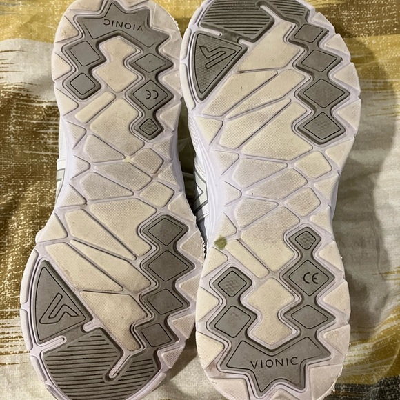 Vionic White Women's Sneakers 8 - Picture 7 of 8